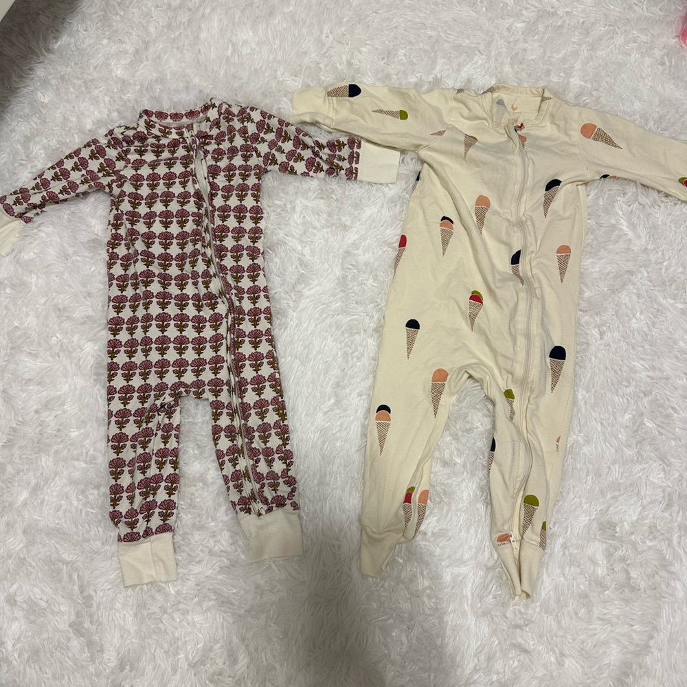 Set of 2 pink chicken pajamas 6-12 months